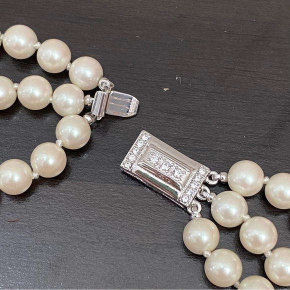 Vintage CAROLEE Signed 3-Strand Silver Box Clasp Faux Pearl Necklace - Picture 11 of 12